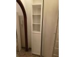 Mobile in legno + specchio + mobili Ikea + televisore