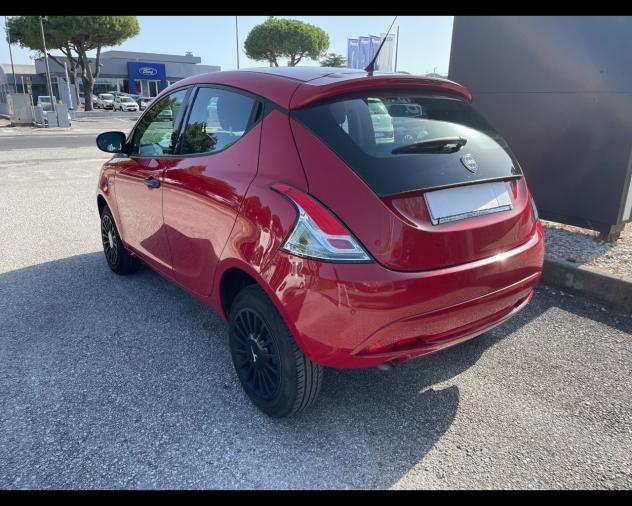 Lancia Ypsilon 0.9 TwinAir 85 CV 5 porte Metano Ecochic Silver - Foto 2