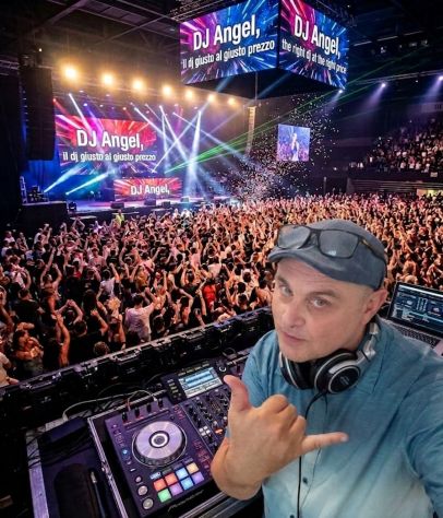 DJ   PROFESSIONISTA all'eccezionale prezzo a parure da soli 150 euro.