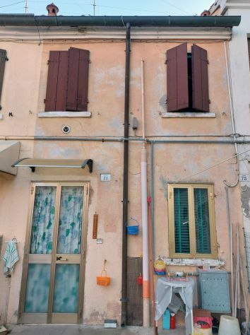 CASA indipendente con scoperto privato in centro a Copparo ! SOLO VENDITA !