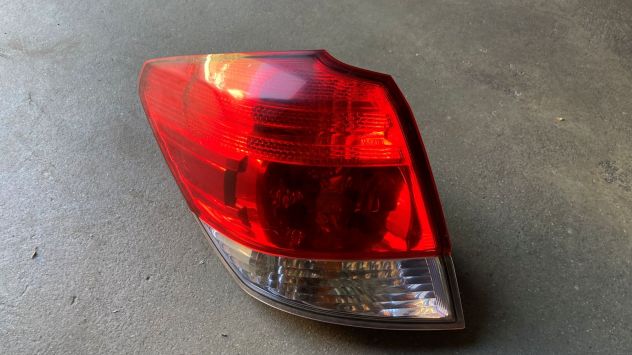 Fanale posteriore SX originale Subaru Legacy SW del 2012 (84912AJ100) - Foto 4