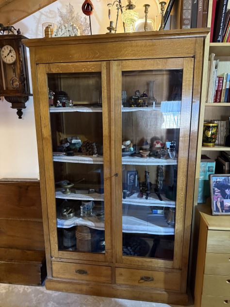 Libreria/Vetrina antica in legno con doppia anta e cassetti