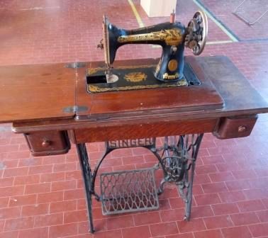 Macchina da cucire Singer funzionante fine 900