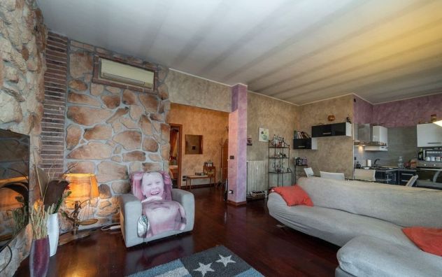 Appartamento con terrazzo e cantina in affitto - Foto 4