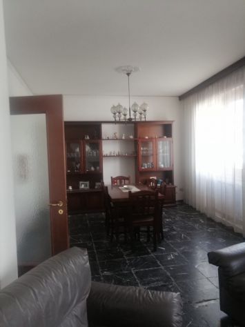 Fabbricato indipendente su due piani con corte e giardino - Foto 4