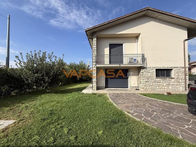 VILLA SINGOLA CON AMPIO GIARDINO PRIVATO - Foto 3