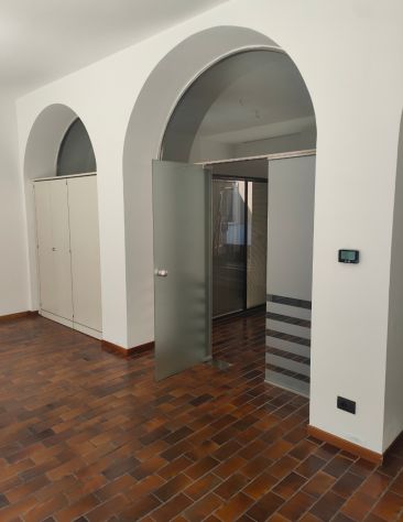CASA INDIPENDENTE ( ABITAZIONE + NEGOZIO/UFFICIO) IN VERONA - Foto 9