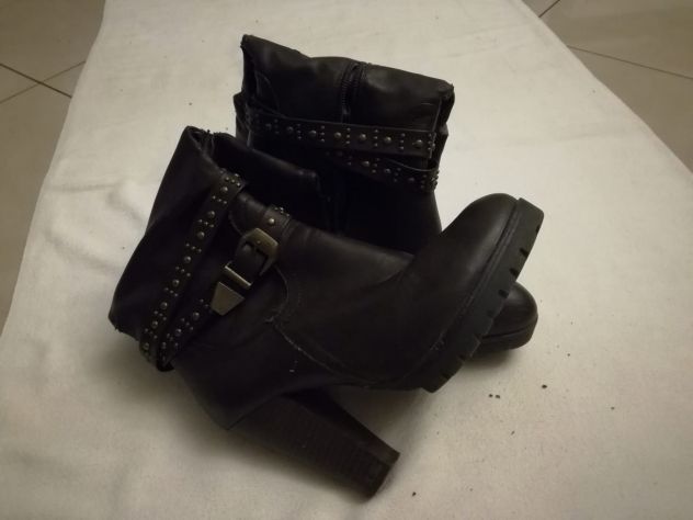 Vari modelli scarpe e vestiti usati - Foto 2