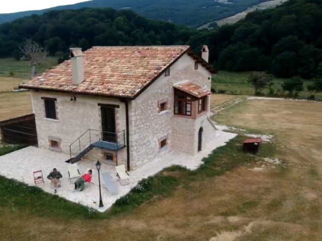 VENDO MASSERIA CON 14 HA TERRENO PESCOCOSTANZO ABRUZZO - Foto 2