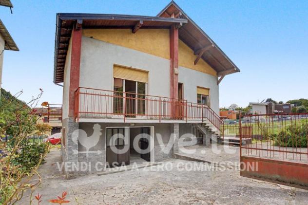 Casa indipendente di 100 m² con 4 locali in vendita a Laveno-Mombello