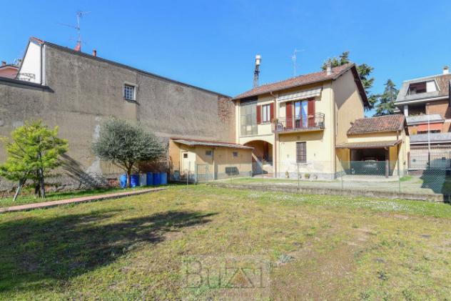Villa di 240 m² con 5 locali e box auto in vendita a Seregno
