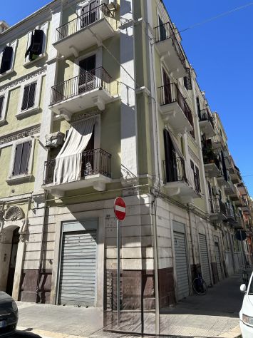 Via Trevisani locale commerciale