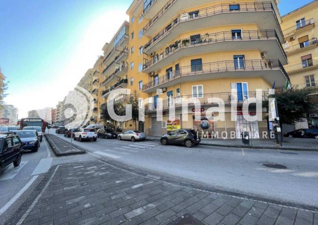 Oltre 3 vetrine in affitto a Salerno - Foto 2