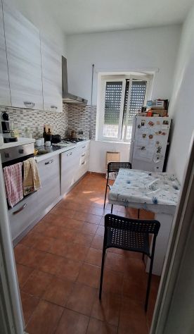 ARCO DI TRAVERTINO BILOCALE ARREDATO CON BALCONE