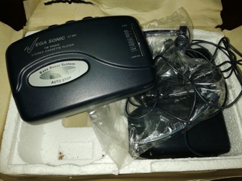 Due Walkman con casse cuffie VEGA SONIC KT 90X e alpha -tek mod.991P - Foto 2