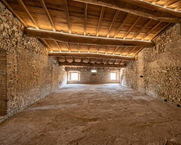 Affascinante Quadrilocale con Loggia e Potenziale per Nuove Unità Abitative - Foto 12