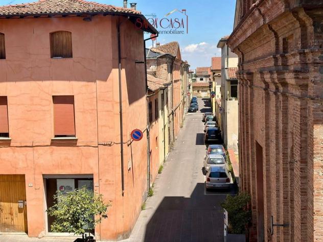 Appartamento disposto su due livelli in posizione centrale - Foto 16