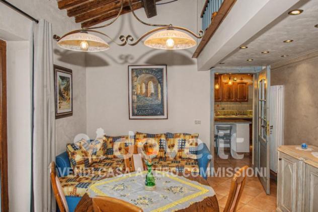 Casa indipendente di 230 m² con più di 5 locali e posto auto in vendita a Castel Giorgio - Foto 2