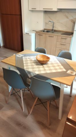COMO.SALITA CAPPUCCINI.MODERNO MONOLOCALE ARREDATO CON BOX - Foto 3
