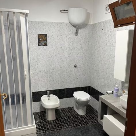 GUIDONIA APPARTAMENTO CON UTENZE INCLUSE - Foto 2
