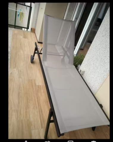 1TAVOLO ALLUNGABILE, 4 SEDIE, 2 LETTINI TUTTO IN FERRO - Foto 3