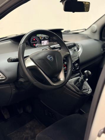 Lancia Ypsilon 1.2 69 CV 5 porte Silver 05/2014 Neopatentati - Foto 5
