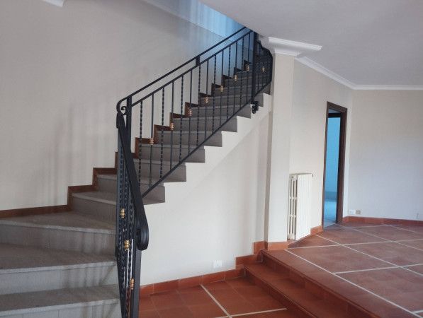 MANZIANA, VILLA BIFAMILIARE CON GIARDINO E SALA HOBBY - Foto 5