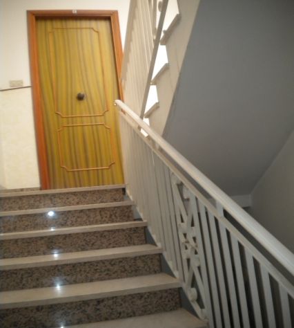 PALAZZINA di 3 appartamenti con garage e terrazza + zona verde a Gela