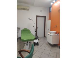 Massaggi - benessere Rivoli - RIVOLI (TO) – Affittasi 2 Cabine Professionali in Parafarmacia: Flessibilità Tel:3780603061