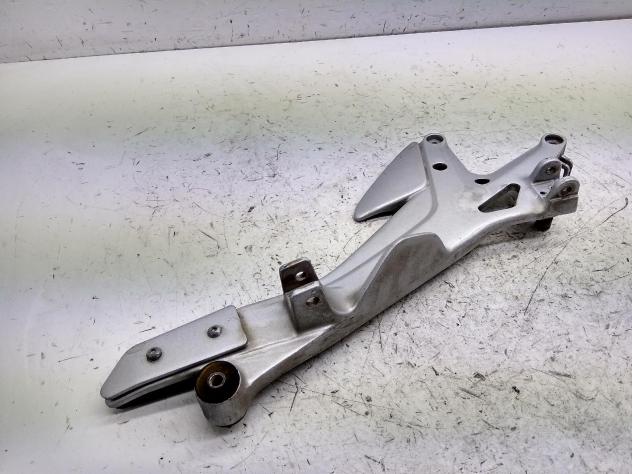 HONDA CBF 500 STAFFA SUPPORTO DESTRO PEDANE POGGIAPIEDI 2004 2006 PC39C04F