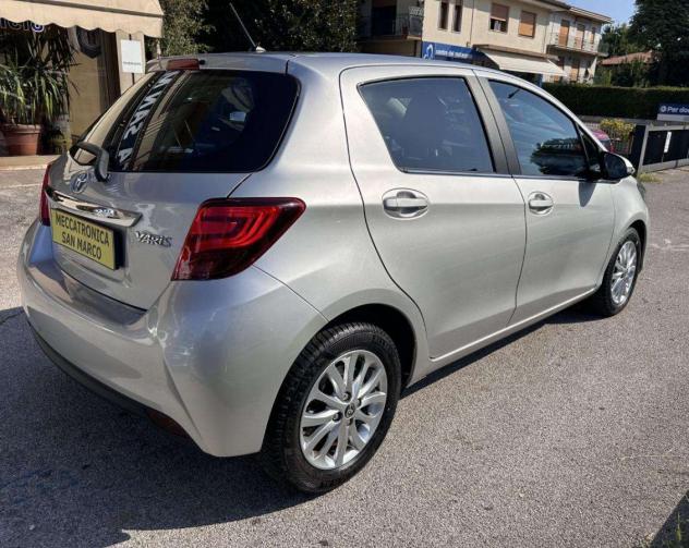 Toyota Yaris 1.4 d-4d Lounge 5p - Foto 6