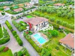 FV236 - COMPLESSO RESIDENZIALE CON PISCINA  E VISTA LAGO SUL GOLFO DI MANER &hellip;