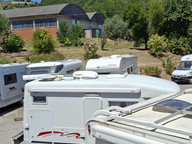 CAMPER AIESISTEM RENAULT SEMINTEGRALE MONOSCOCCA DINETTE LETTO MATRIMONIALE GARAGE CLIMATIZZATORE FOTOVOLTAICO PORTAMOTO CAMPEGGIO USATI GENERALI 1651 - Foto 5