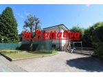 Porzione di bifamiliare con rustici esterni.