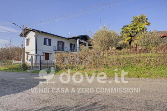 Villa di 180 m² con 4 locali e posto auto in vendita a Cocquio-Trevisago