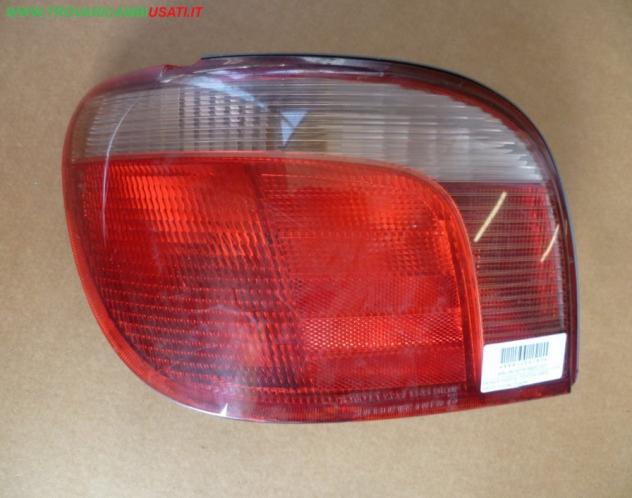 FANALE POST.S. TOYOTA YARIS (XP10) 3 porte / 5 porte  Parti elettriche  Fanaleria  Fanali  Fanale post. sx. TOYOTA - YARIS - 01-03-1999 - 01-02-2003