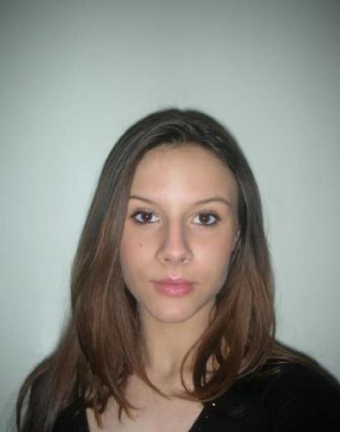 Donna di Lecce, 24 anni.  Fisico Magro Tel: