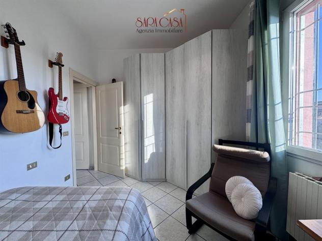 Casa bifamiliare con ampi servizi e corte esclusiva - Foto 19
