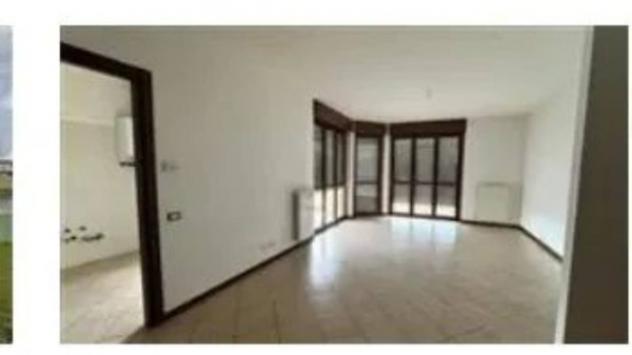 Immobile in asta di 95 m², box auto doppio in vendita a Oleggio - Foto 2