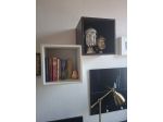 Scaffali usati marrone e bianco