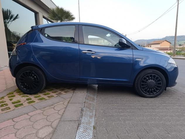Lancia Ypsilon 1.0 FireFly 5 porte S&S Hybrid Silver - Foto 3