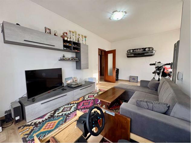 V005490 - AMPIO TRILOCALE CON TERRAZZO ANGOLARE E GARAGE - Foto 14