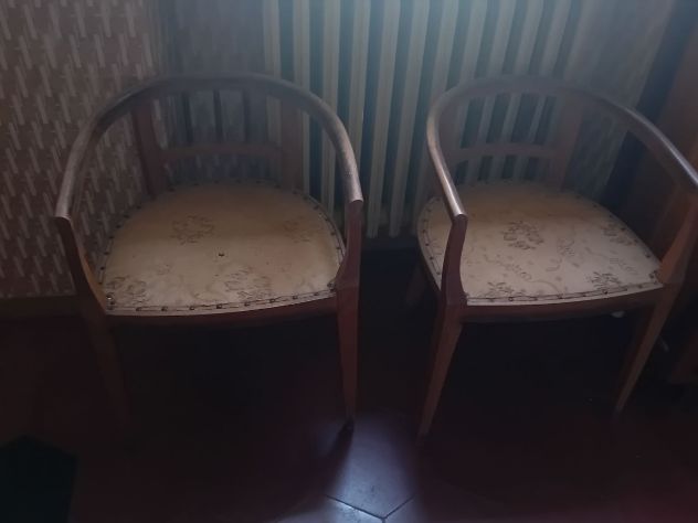 Coppia di vecchie sedie da ristrutturare
