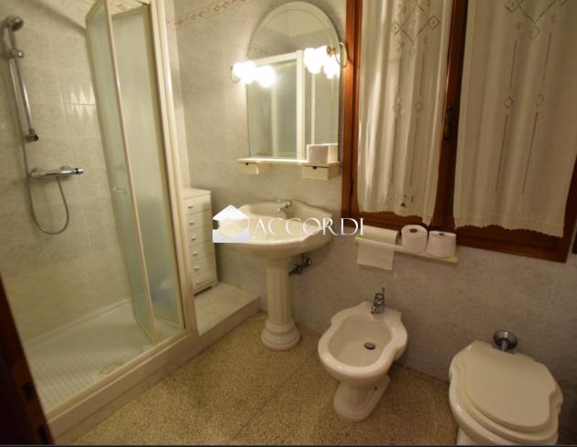 CASA INDIPENDENTE di 5 vani e di 228 mq (ASOLO) rif. BL075 - Foto 11
