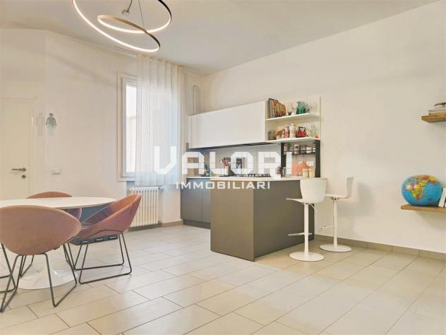 INCANTEVOLE TERRA-CIELO RISTRUTTURATA CON CORTE PRIVATA E GARAGE - Foto 5