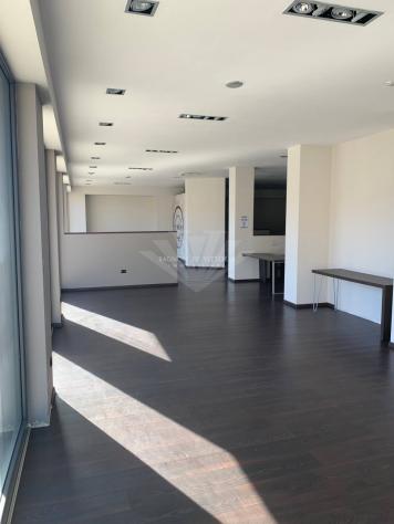 FONDO COMMERCIALE di 6 vani e di 66 mq (PIETRASANTA) rif. 298
