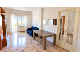 BATTISTINI TRILOCALE ARREDATO CON TERRAZZO PRIVATO.