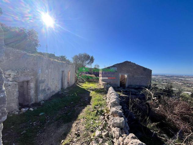 TERRENO AGRICOLO CON CASEGGIATI RURALI - Foto 5