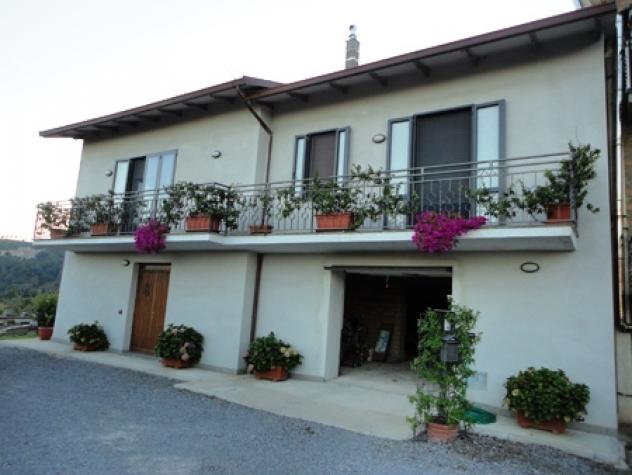 Castel Viscardo (Viceno) - Vendesi abitazione indipendente su tre lati con giardino privato