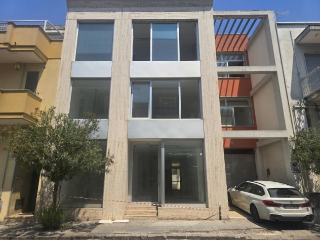 IMMOBILE COMMERCIALE - UFFICIO - A NARDO'